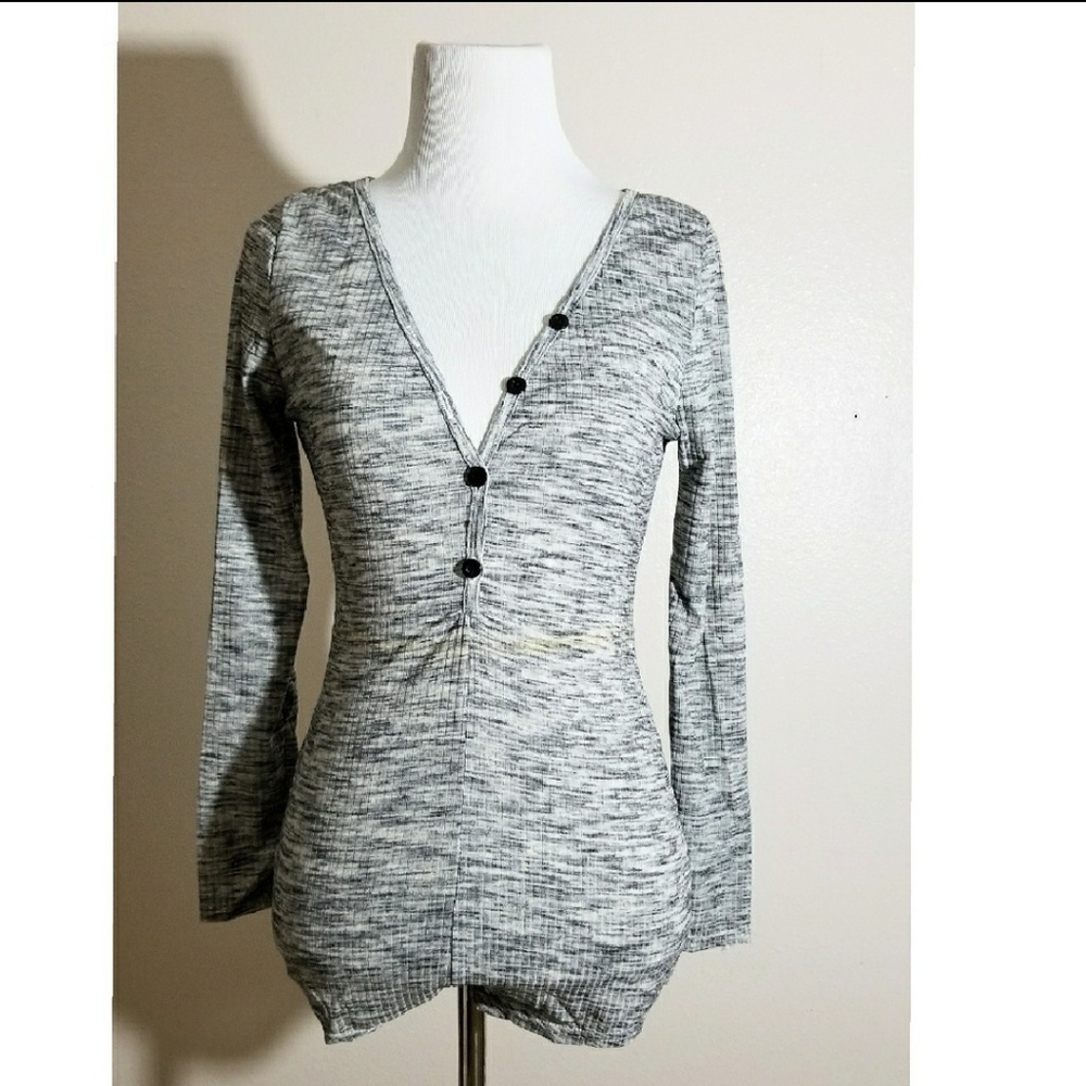 💮Long Sleeve Gray Romper - Picture 3 of 6